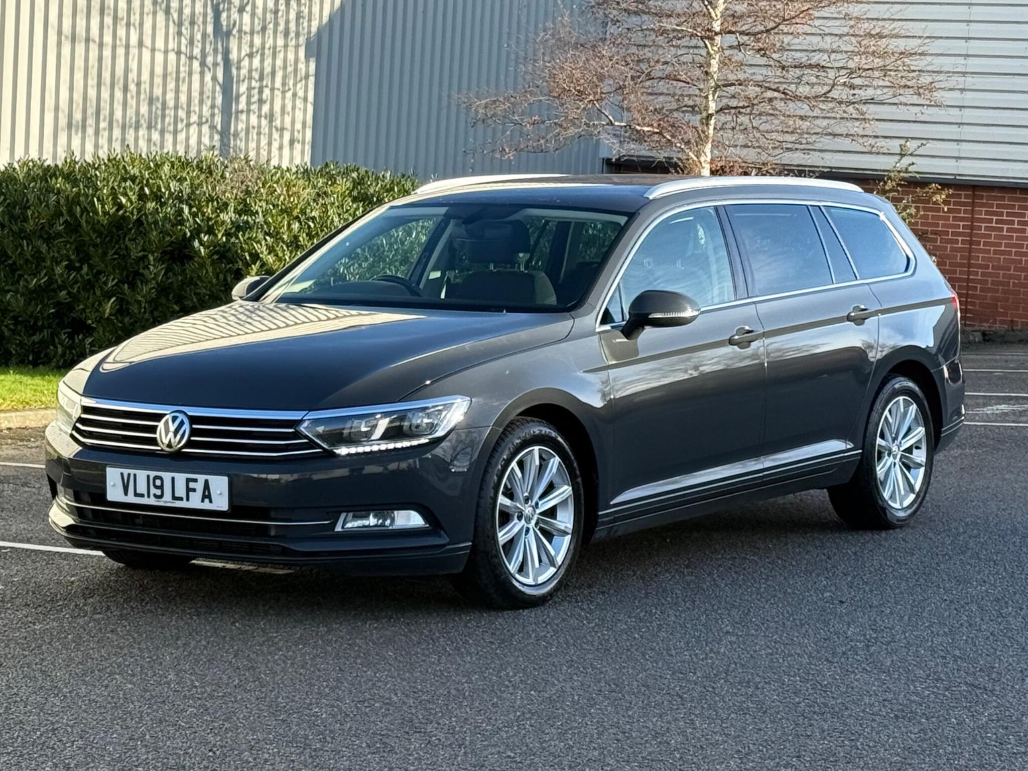 Volkswagen Passat - Image 11