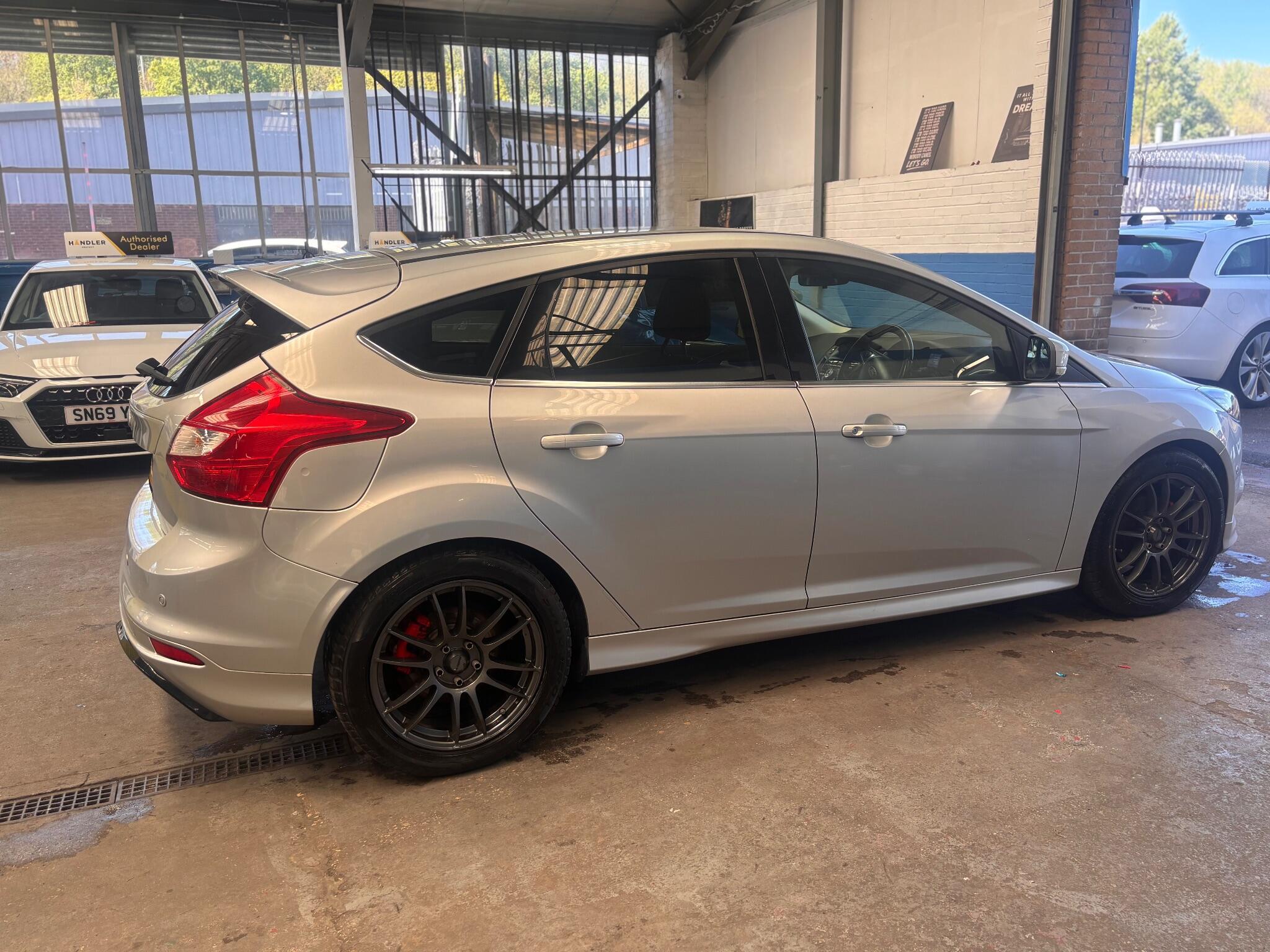 Ford Focus - Image 30