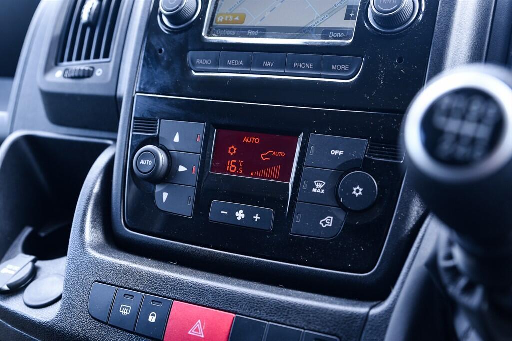 Peugeot Boxer - Image 18