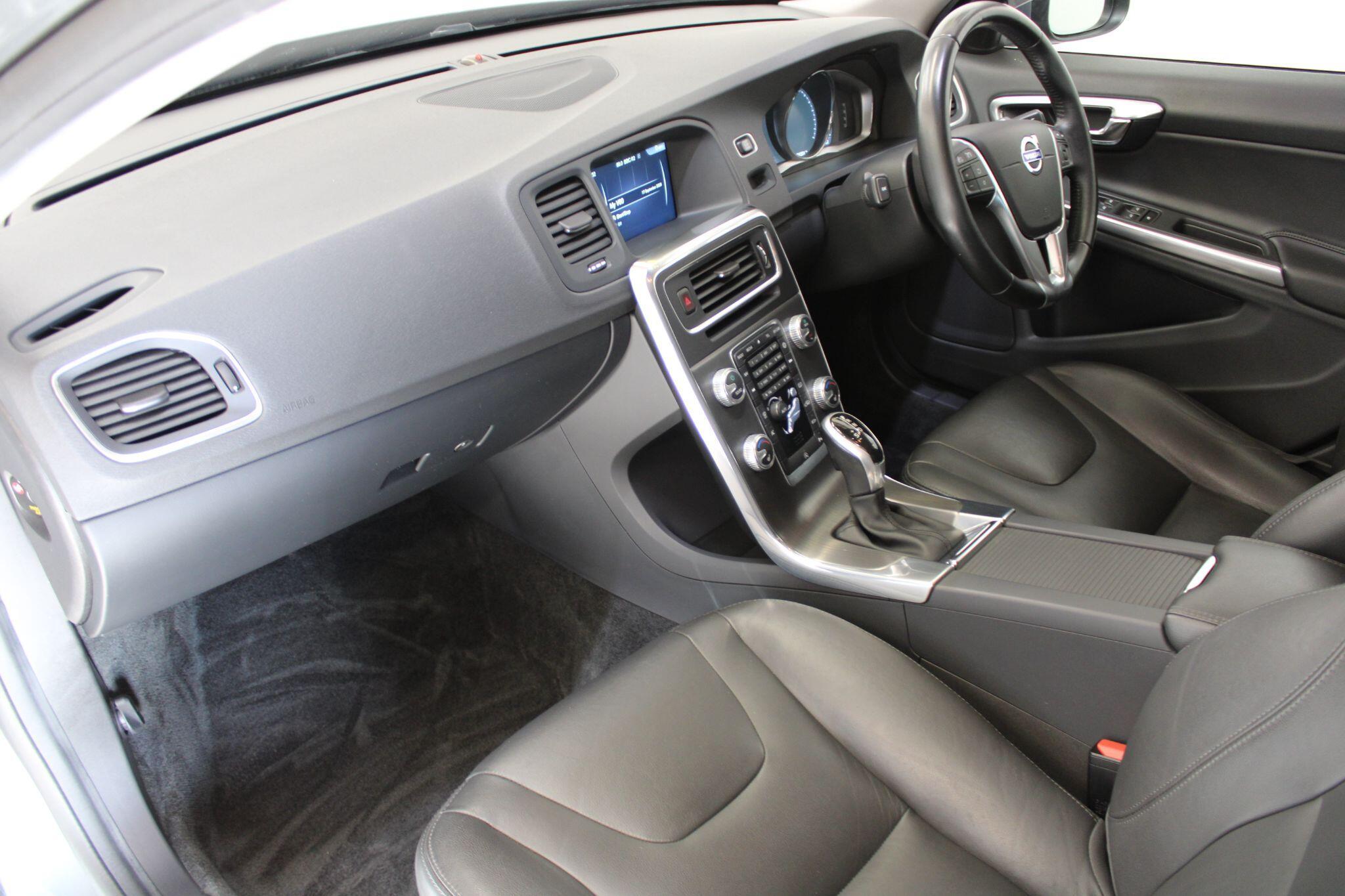 Volvo V60 - Image 2