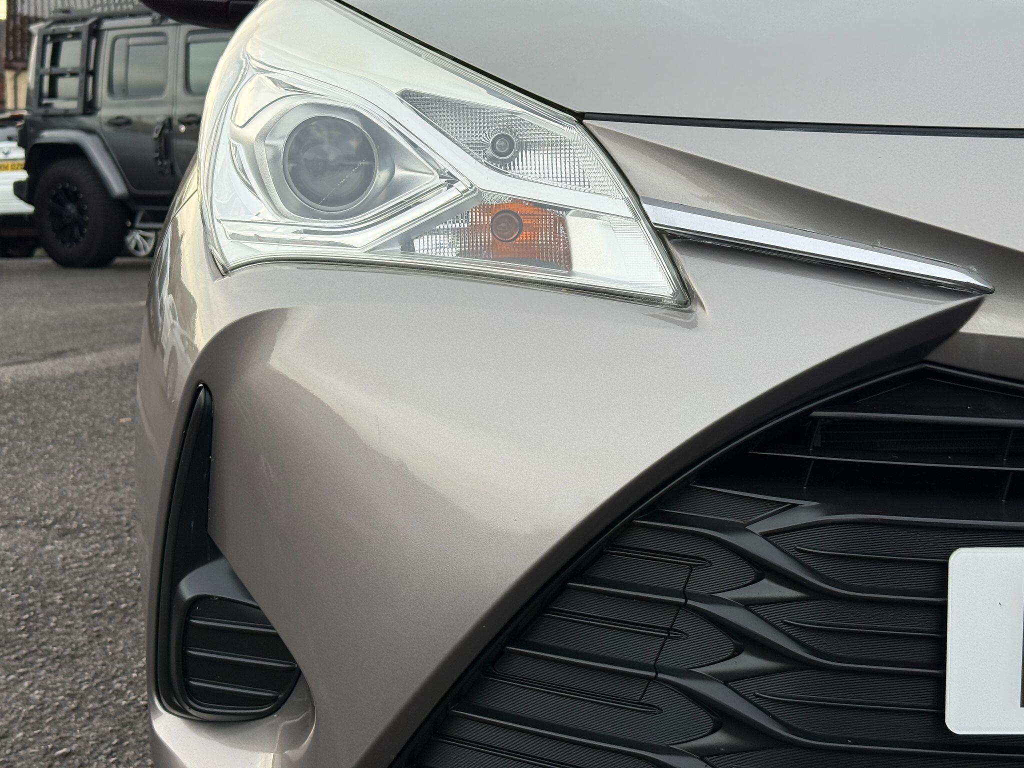 Toyota VITZ - Image 12