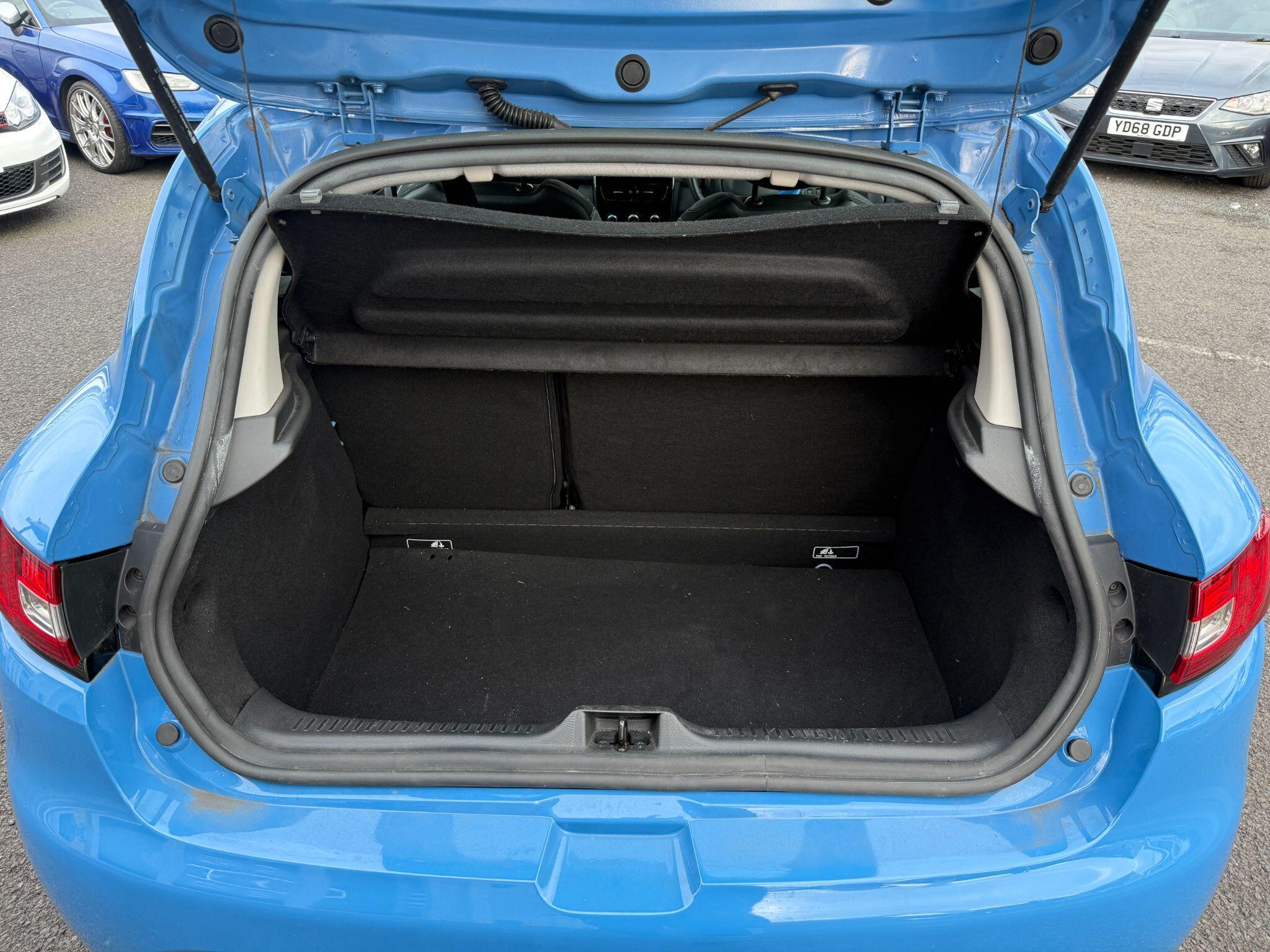 Renault Clio - Image 70