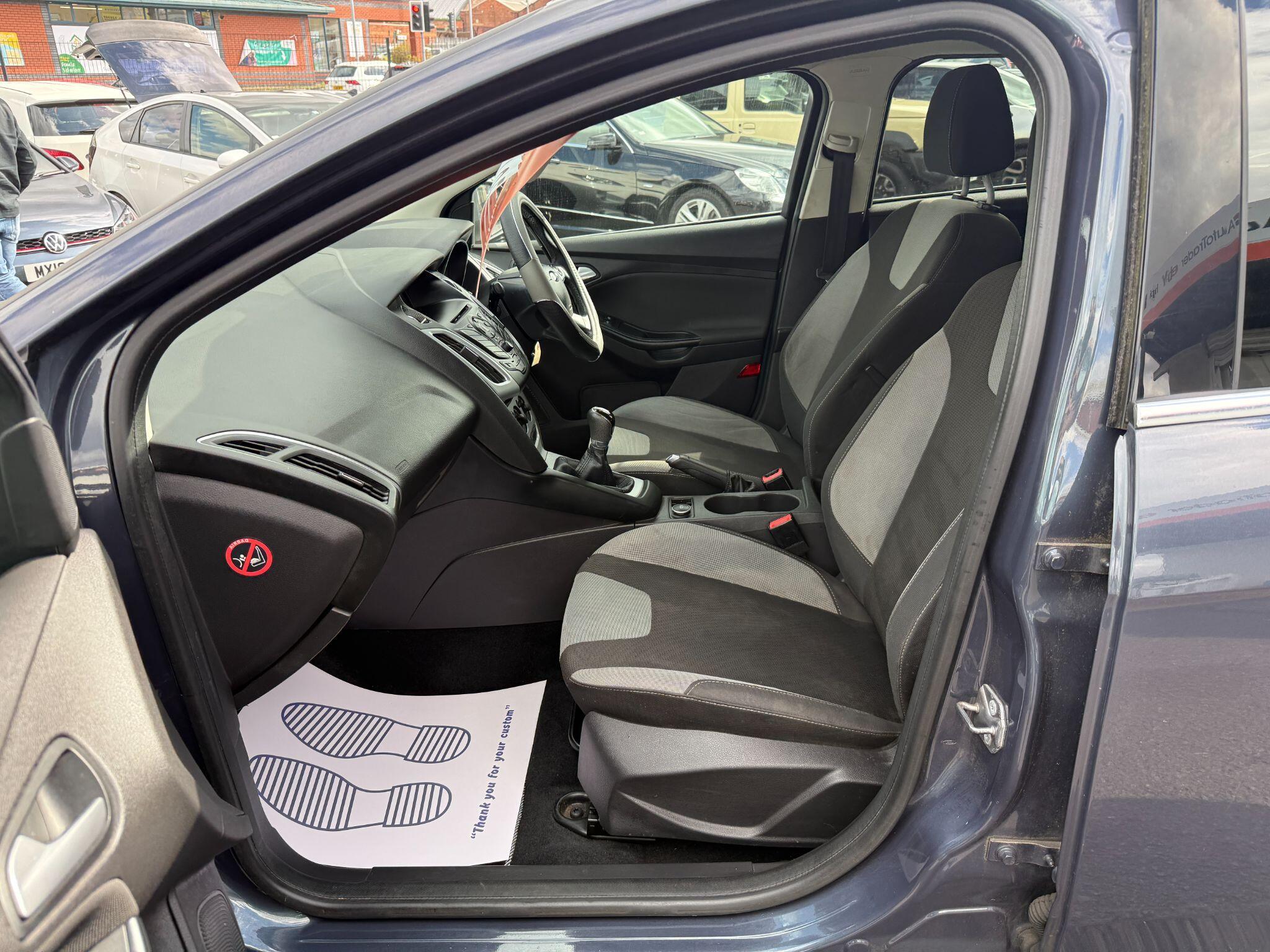 Ford Focus - Image 28