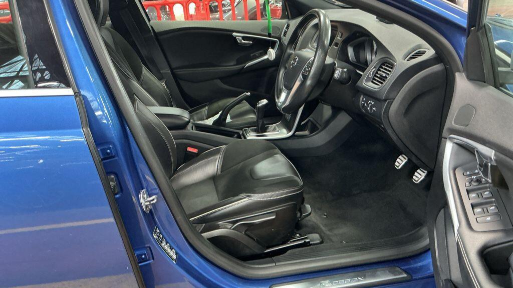 Volvo V40 - Image 9