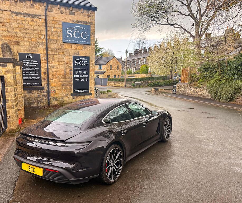 Porsche Taycan - Image 11