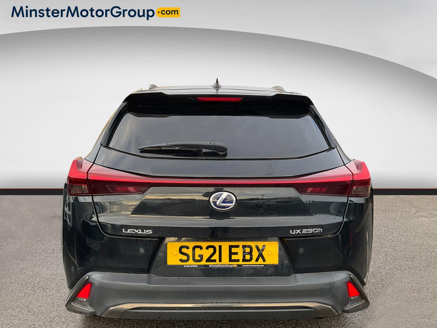 Lexus UX - Image 3