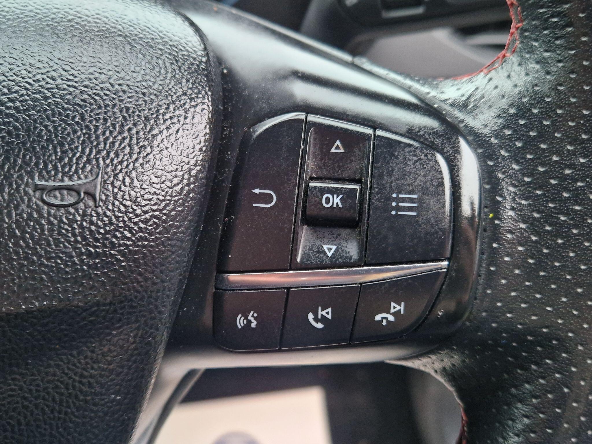 Ford Focus - Image 49