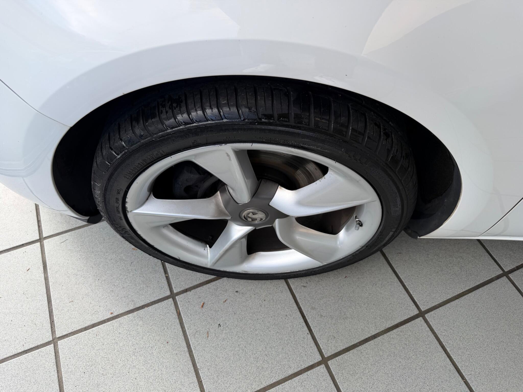 Vauxhall Astra GTC - Image 10