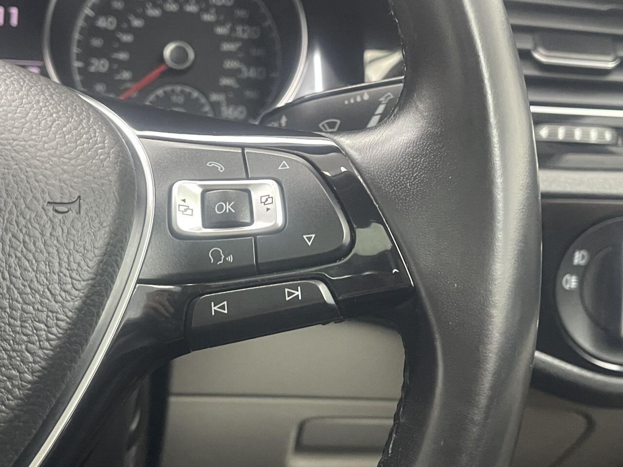 Volkswagen Golf - Image 25