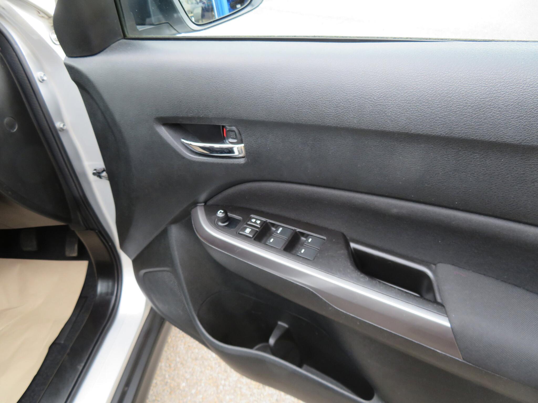Suzuki Vitara - Image 16