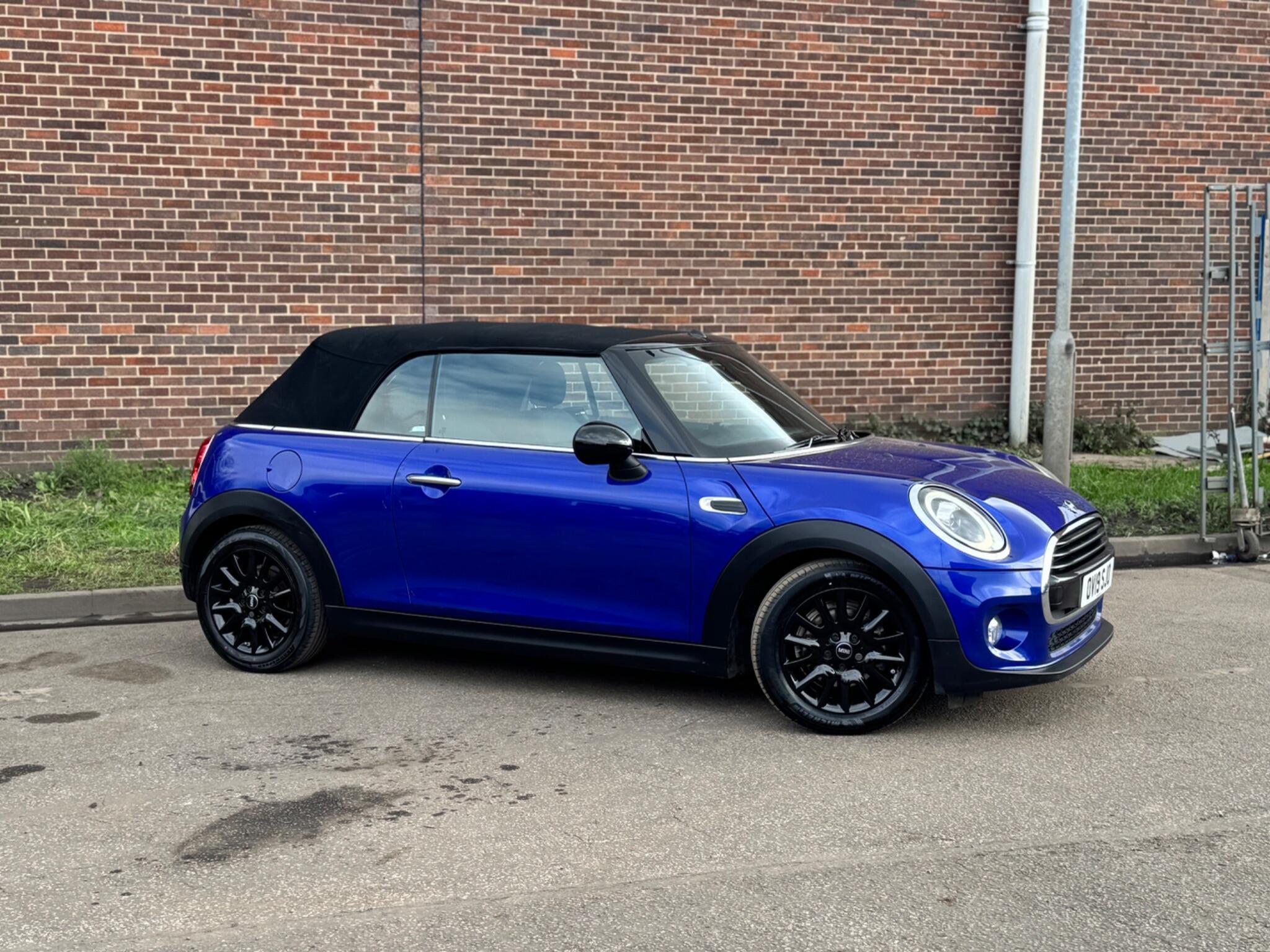MINI Convertible - Image 15