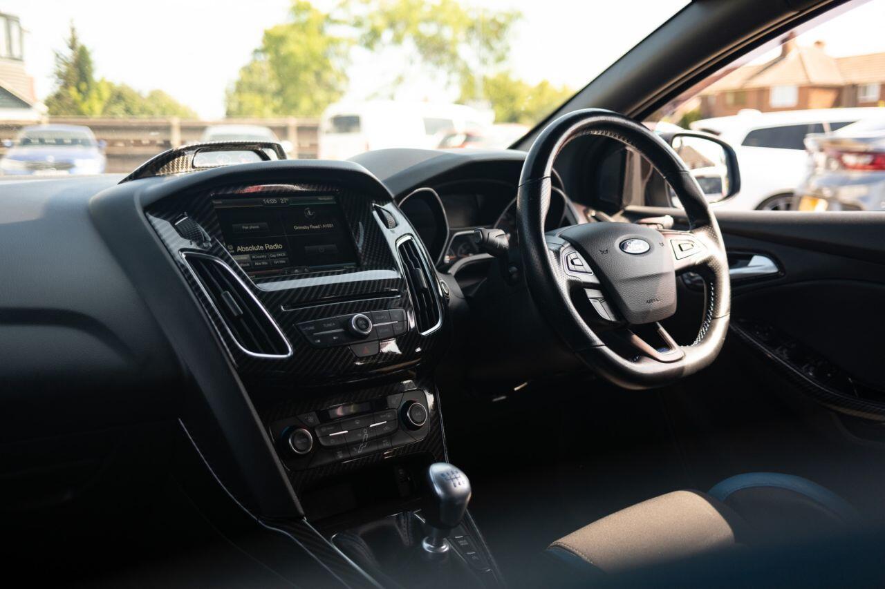 Ford Focus - Image 7