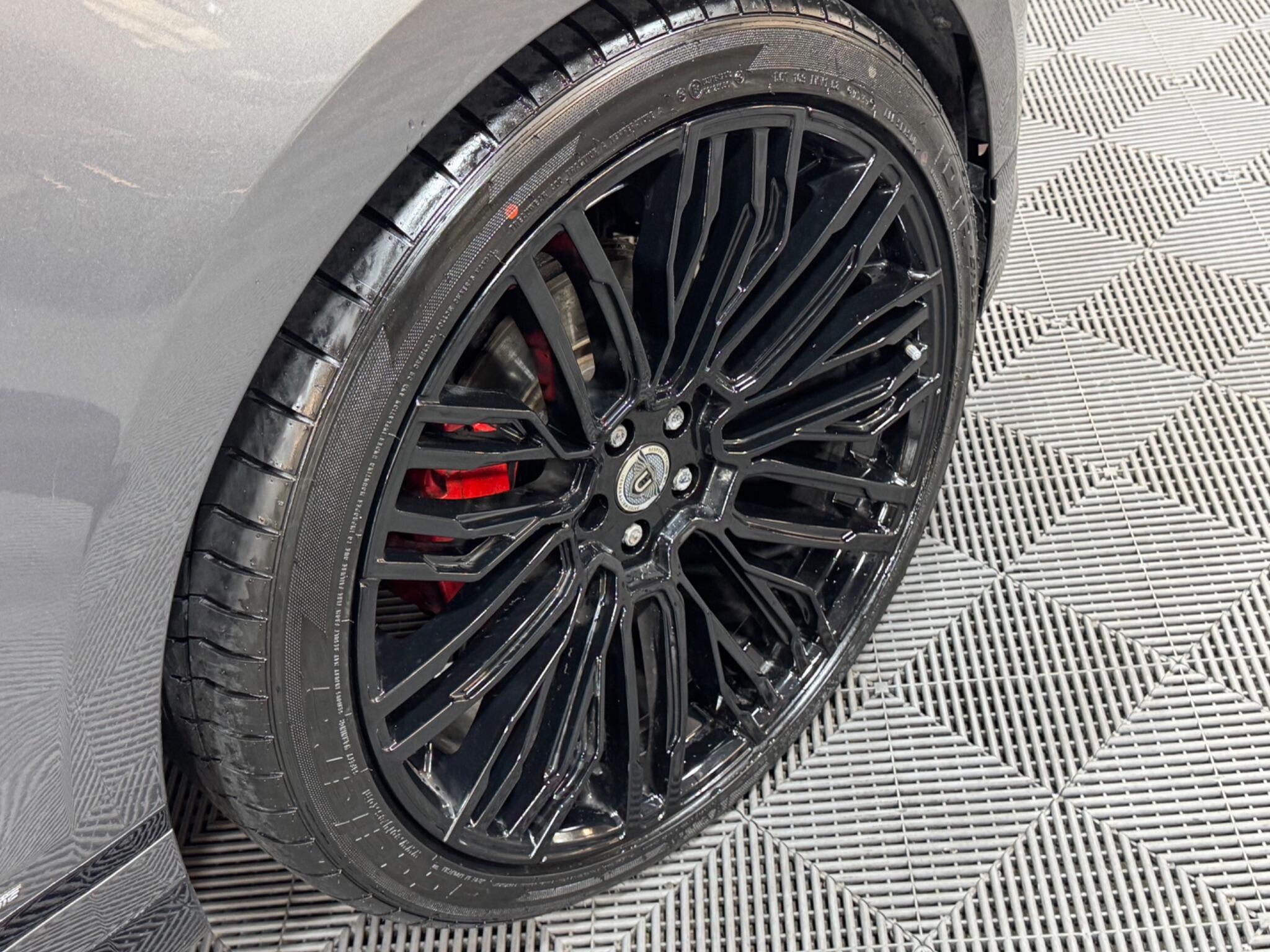 Land Rover Range Rover Velar - Image 15