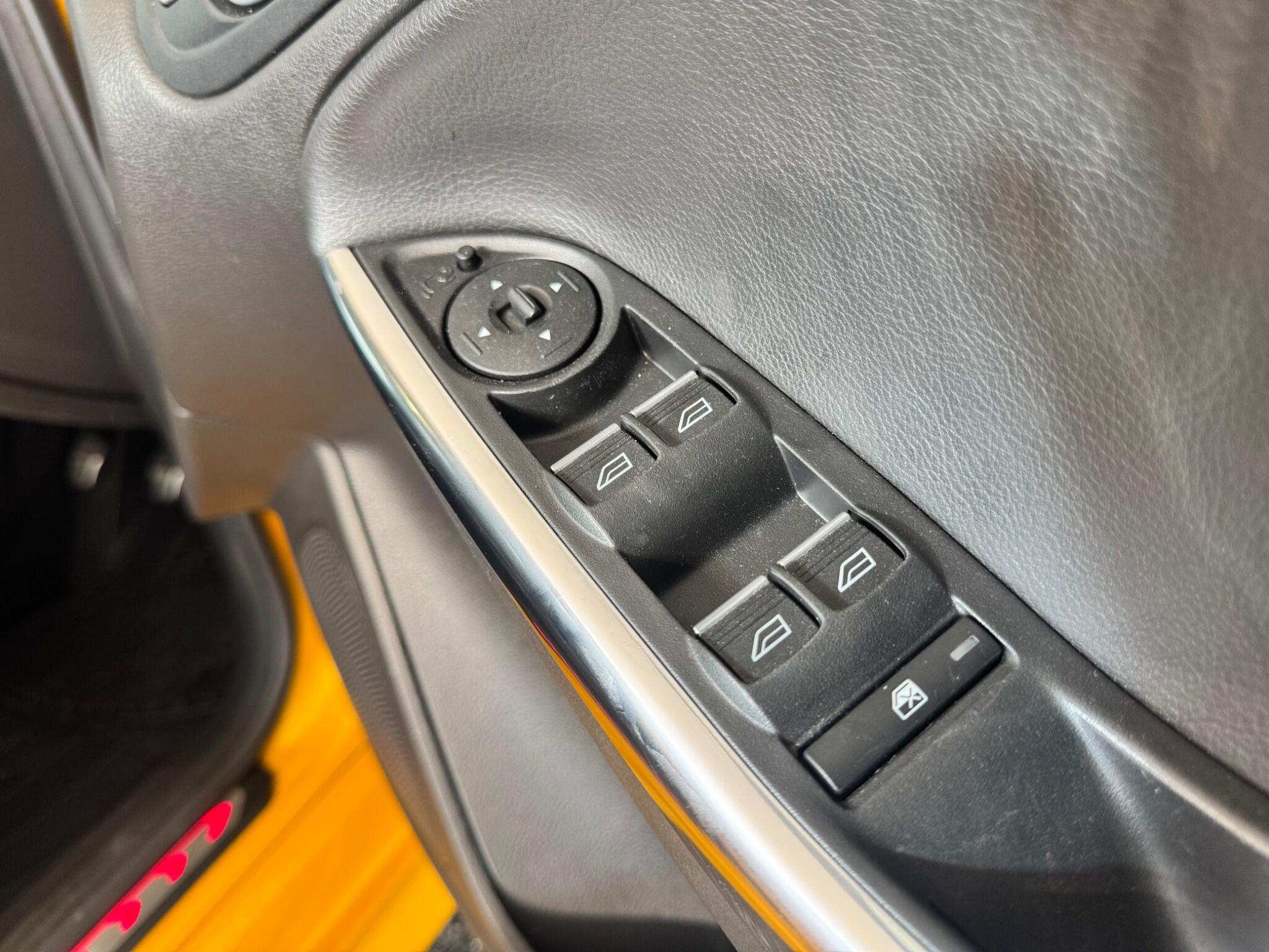 Ford Focus - Image 30