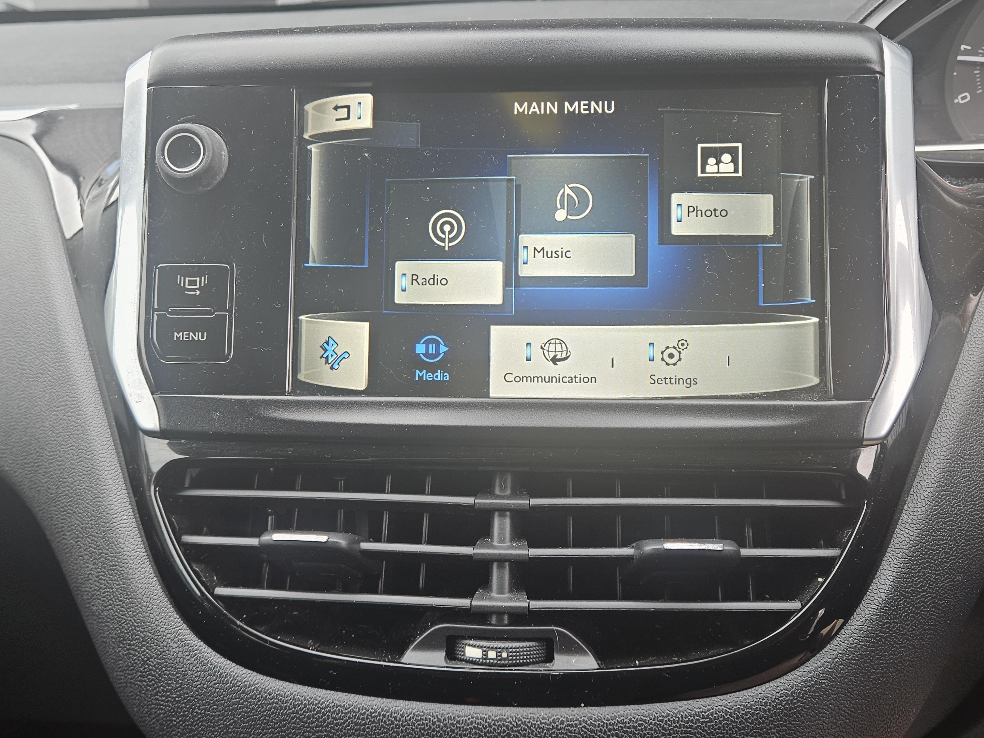 Peugeot 208 - Image 33